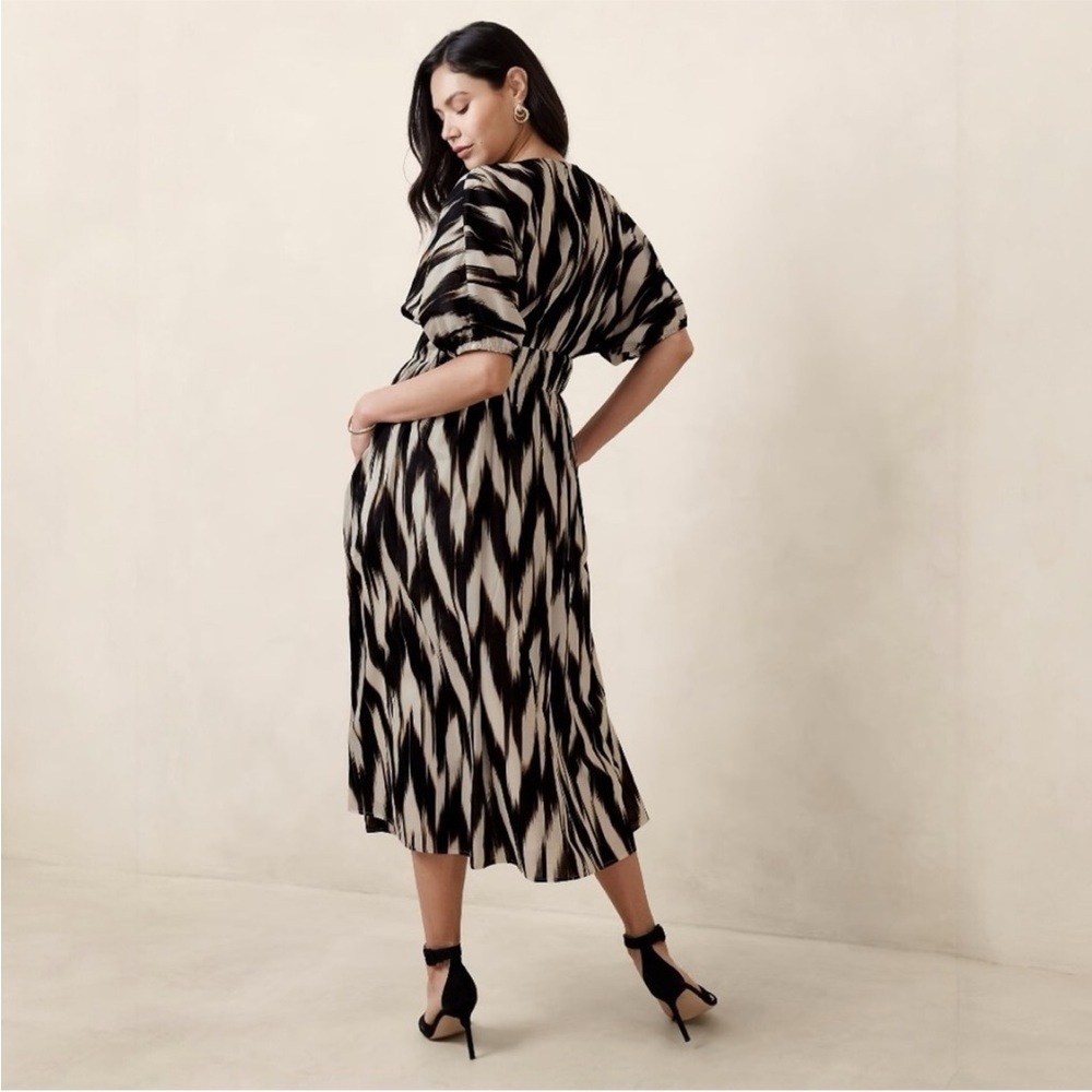 Banana Republic Black and Cream Midi Dress